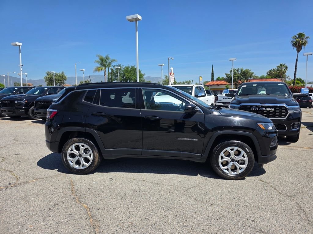 New 2025 Jeep Compass Latitude w/ Sun & Sound Group AWD/4WD image 3