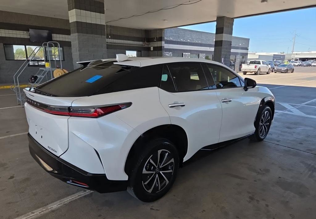 Used 2024 Lexus RZ 300e Premium image 2