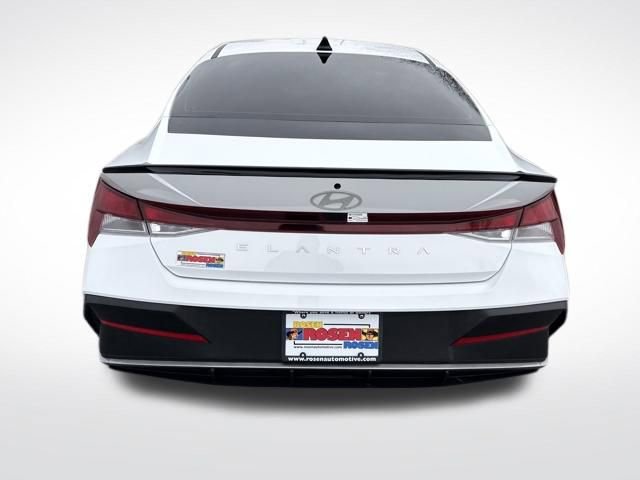 Used 2025 Hyundai Elantra Sport image 4