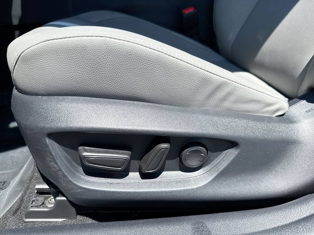 Used 2025 Toyota Camry SE w/ Convenience Package FWD image 12