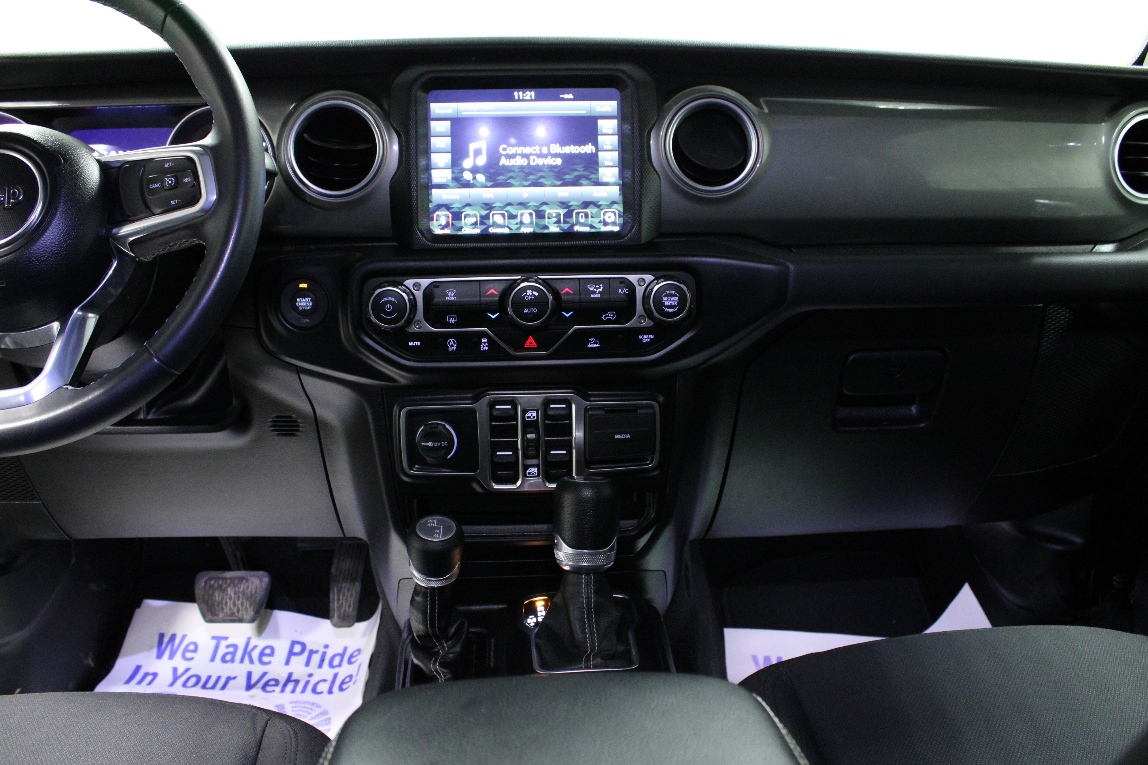 Used 2023 Jeep Wrangler Sahara AWD/4WD image 19