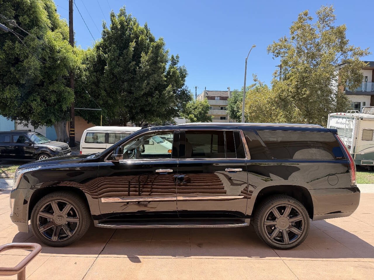 Used 2018 Cadillac Escalade ESV Luxury RWD image 11