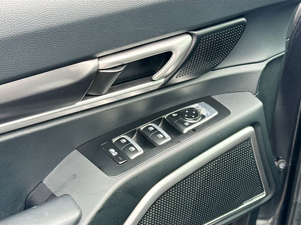 Used 2025 Kia Telluride S FWD image 19