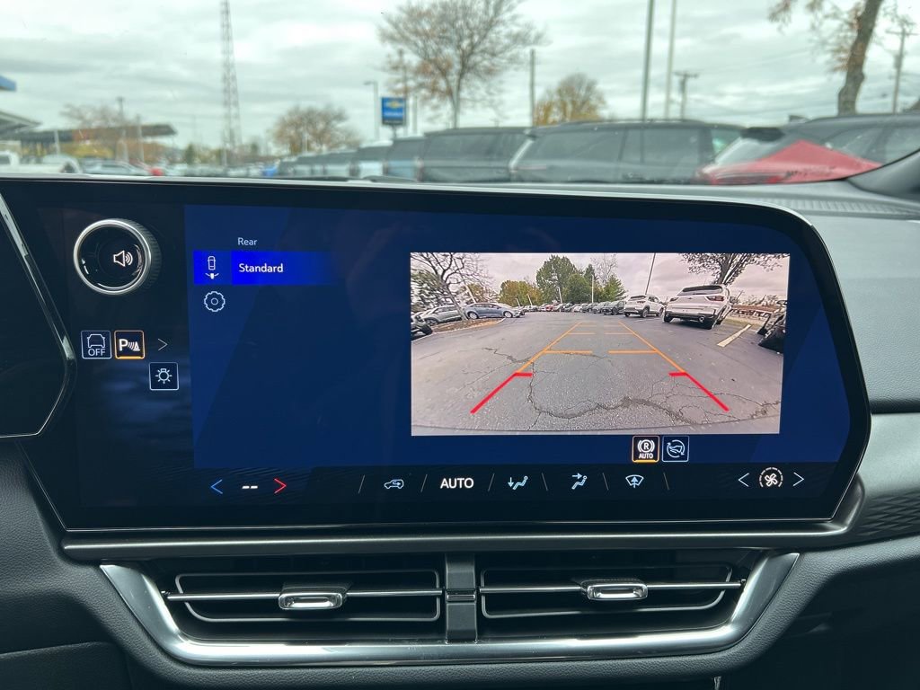 New 2026 Chevrolet Equinox EV LT image 18