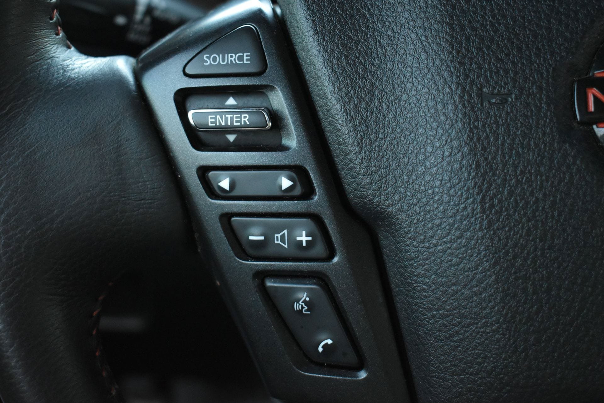 Used 2024 Nissan Titan PRO-4X w/ Pro-4x Convenience Package AWD/4WD image 19