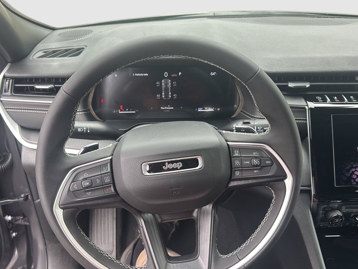 Used 2025 Jeep Grand Cherokee Laredo X w/ Trailer Tow Package AWD/4WD image 17