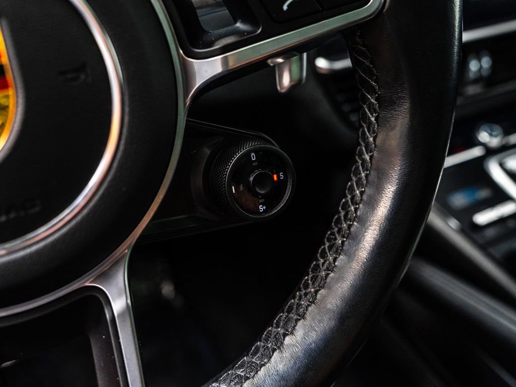 Used 2022 Porsche Cayenne S AWD/4WD image 22