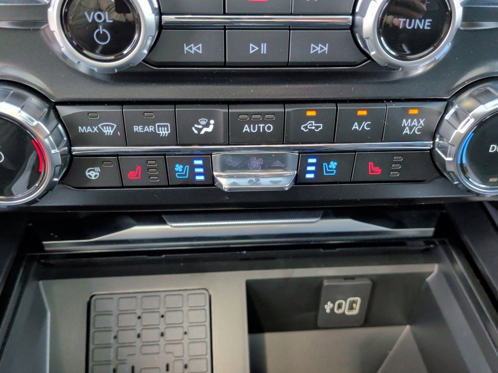 New 2027 Ford F250 Platinum w/ FX4 Off-Road Package AWD/4WD image 30