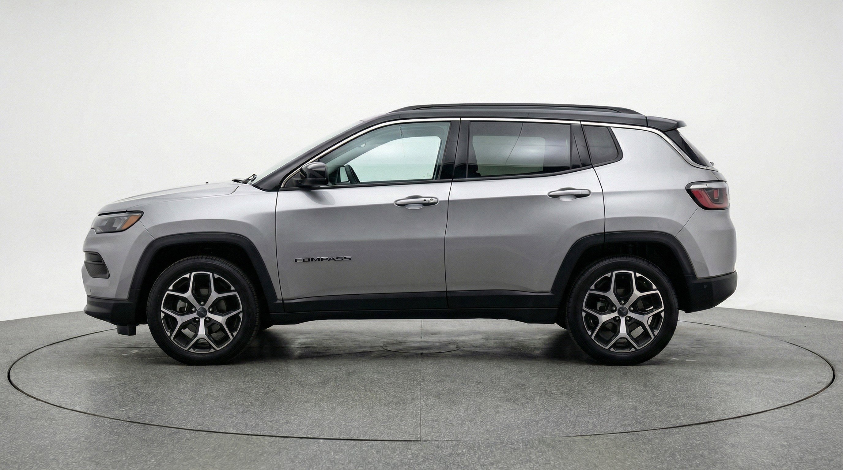 Used 2025 Jeep Compass Limited AWD/4WD image 5