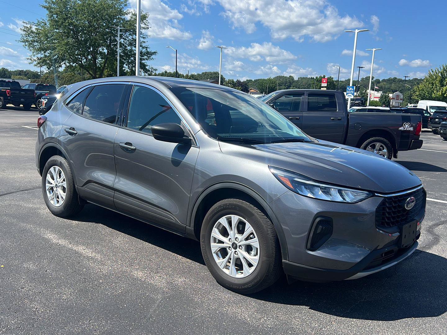 Used 2023 Ford Escape Active AWD/4WD image 2