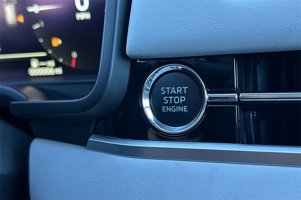 New 2025 Mitsubishi Outlander SE image 23