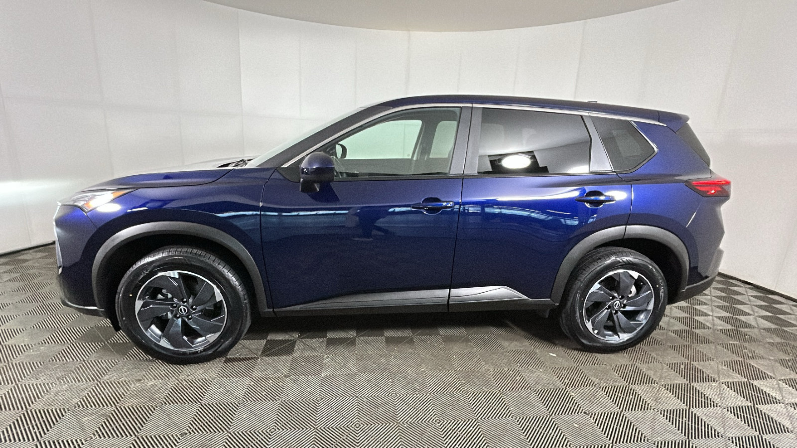 Used 2025 Nissan Rogue SV FWD image 6