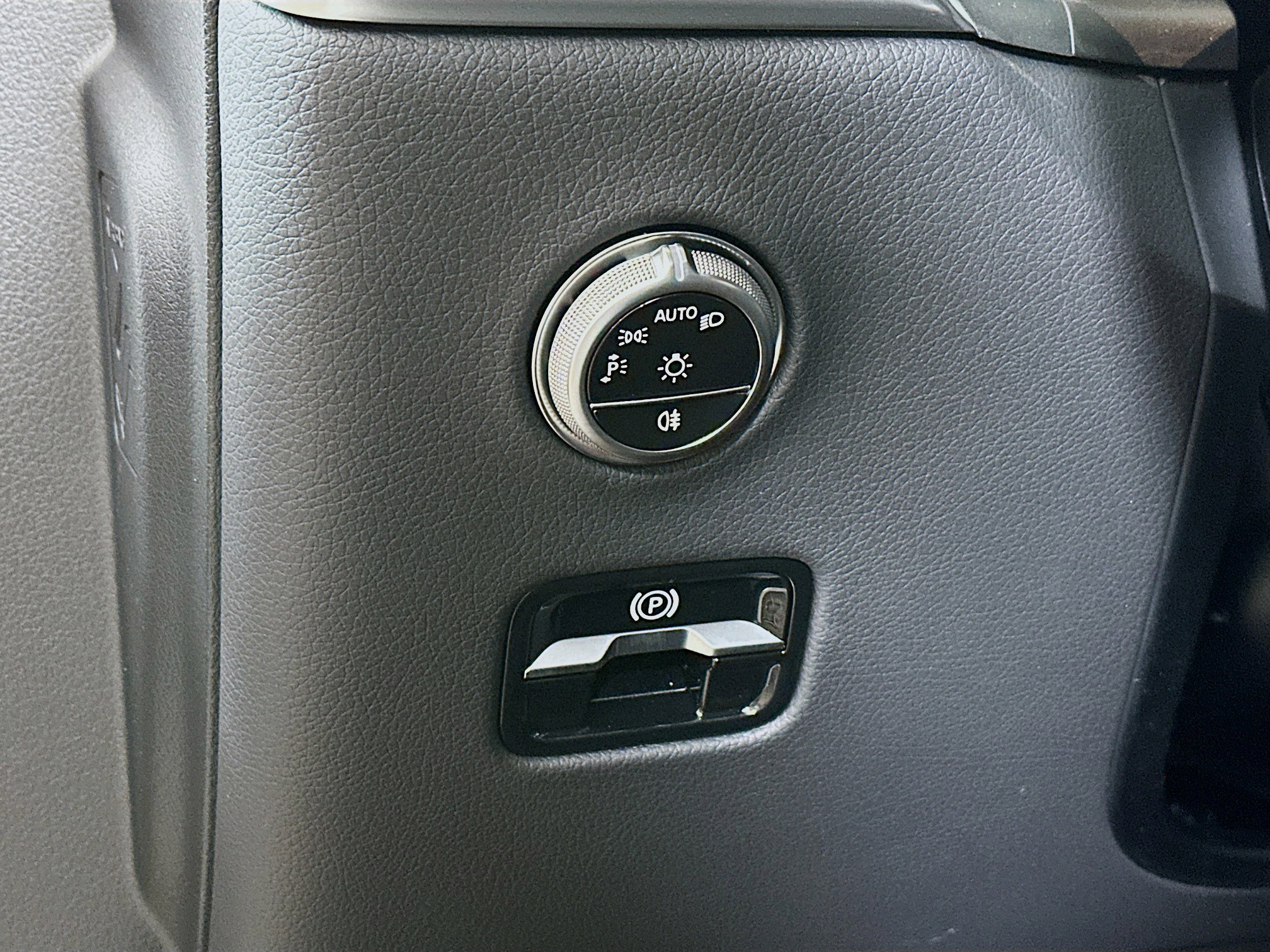 New 2025 Mercedes-Benz GLC 350e 4MATIC image 10