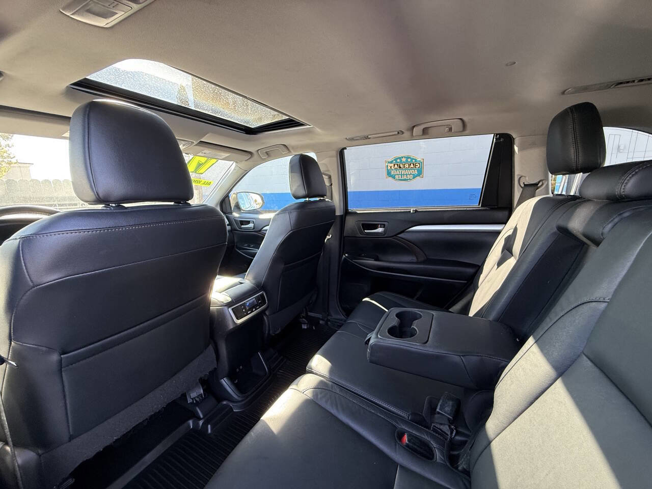 Used 2017 Toyota Highlander XLE image 15