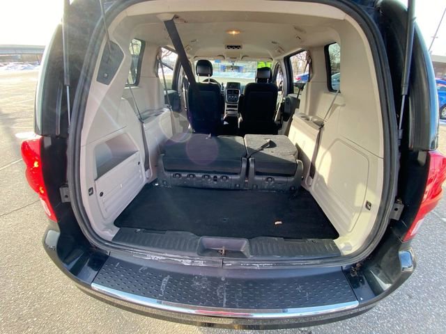 Used 2016 Dodge Grand Caravan SXT FWD image 12