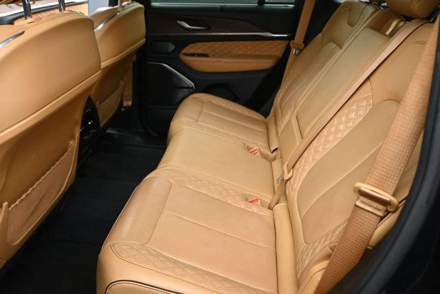 Used 2022 Jeep Grand Cherokee Summit w/ Luxury Tech Group V AWD/4WD image 30