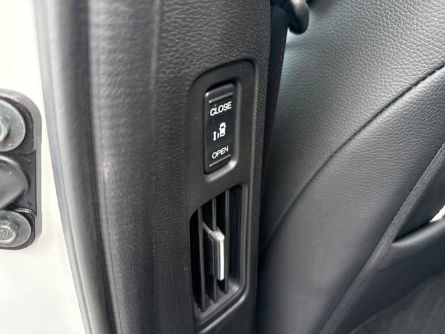 Used 2025 Honda Odyssey Elite image 18