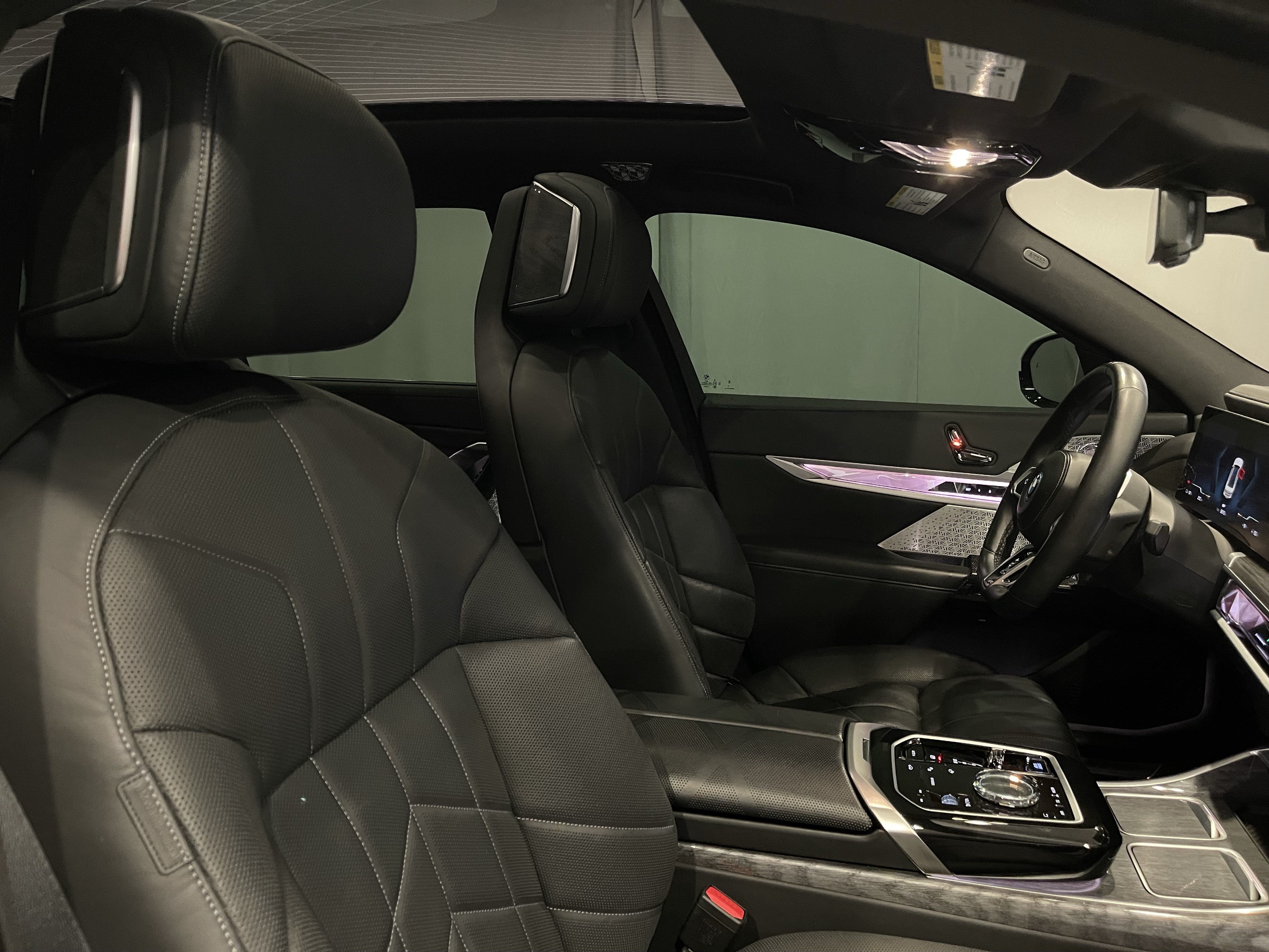 Certified 2023 BMW i7 xDrive60 AWD/4WD image 15