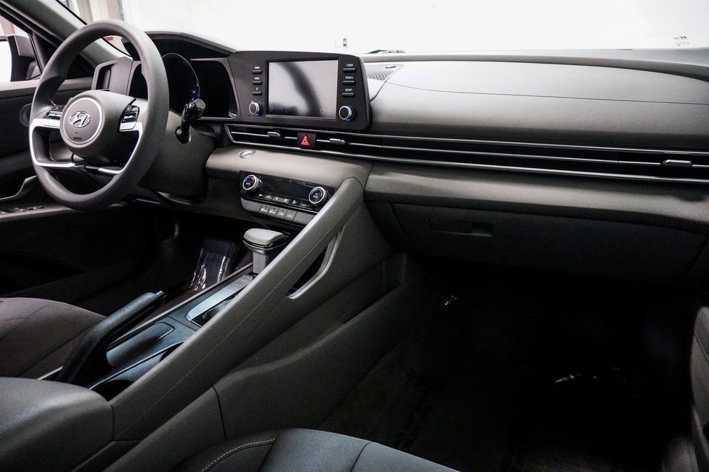 Used 2022 Hyundai Elantra SEL image 9