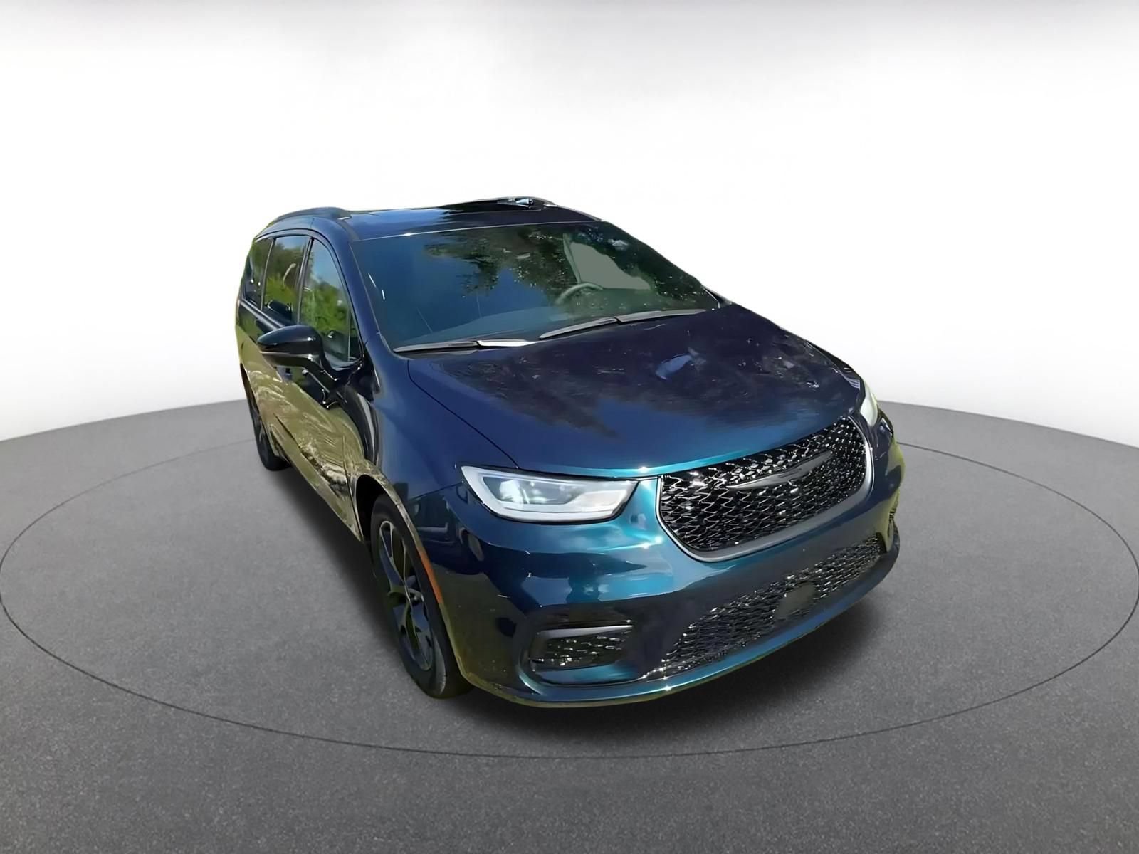 Used 2025 Chrysler Pacifica Limited FWD image 3