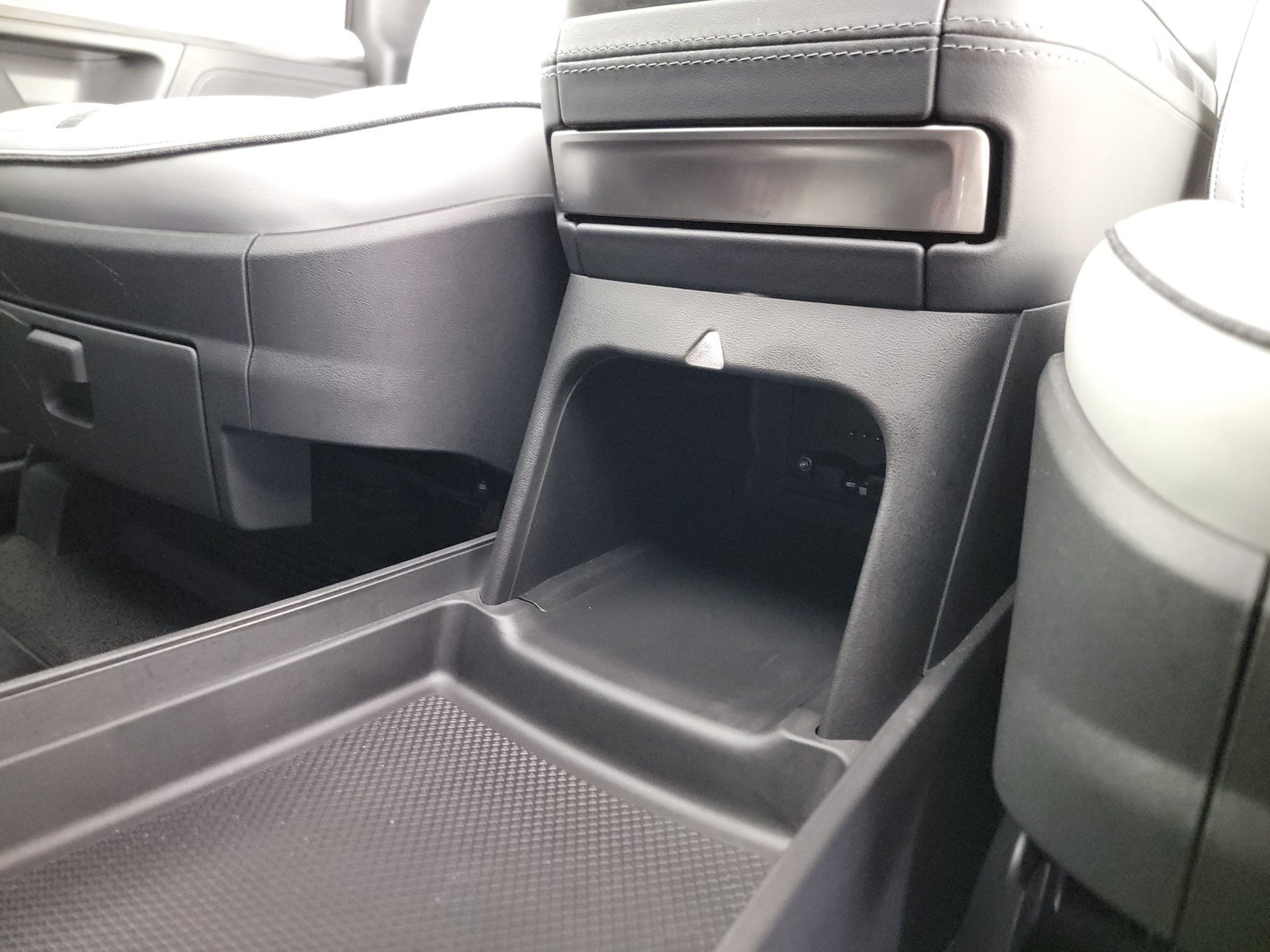 Used 2023 Rivian R1S Adventure AWD/4WD image 33