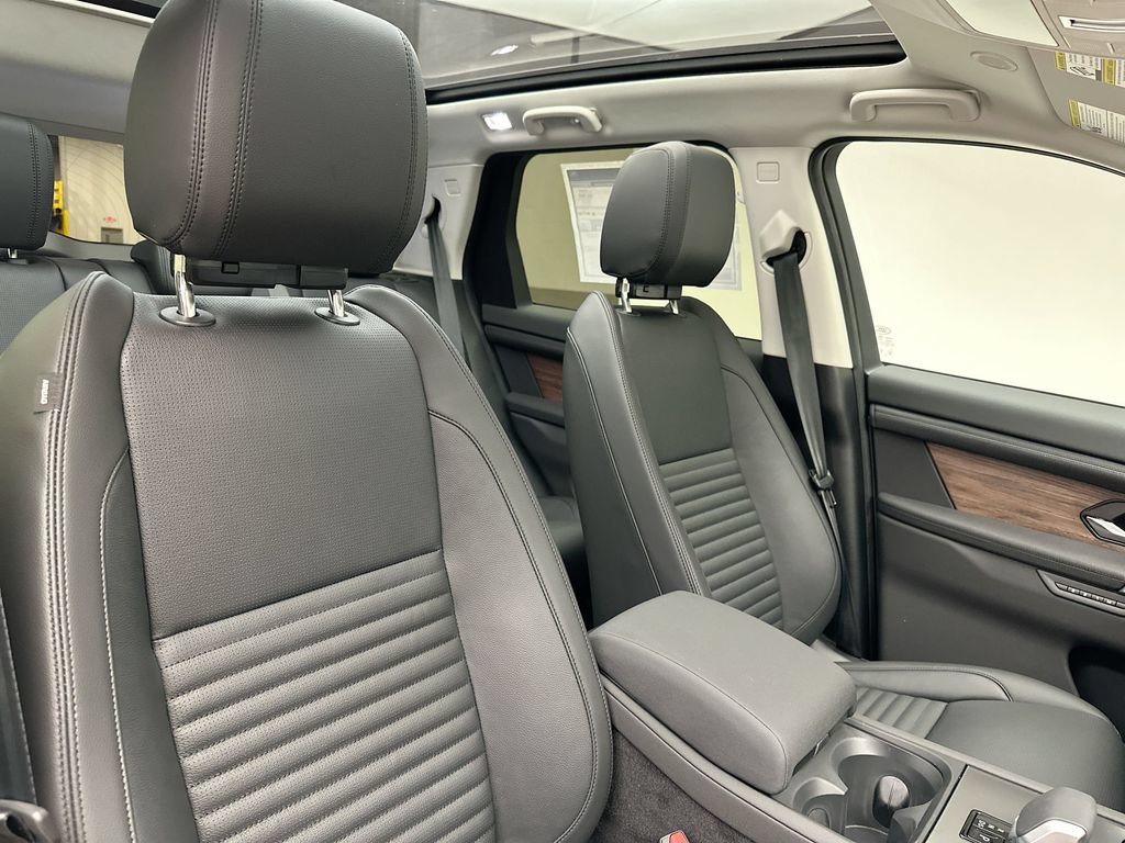 Certified 2025 Land Rover Discovery Sport S AWD/4WD image 4