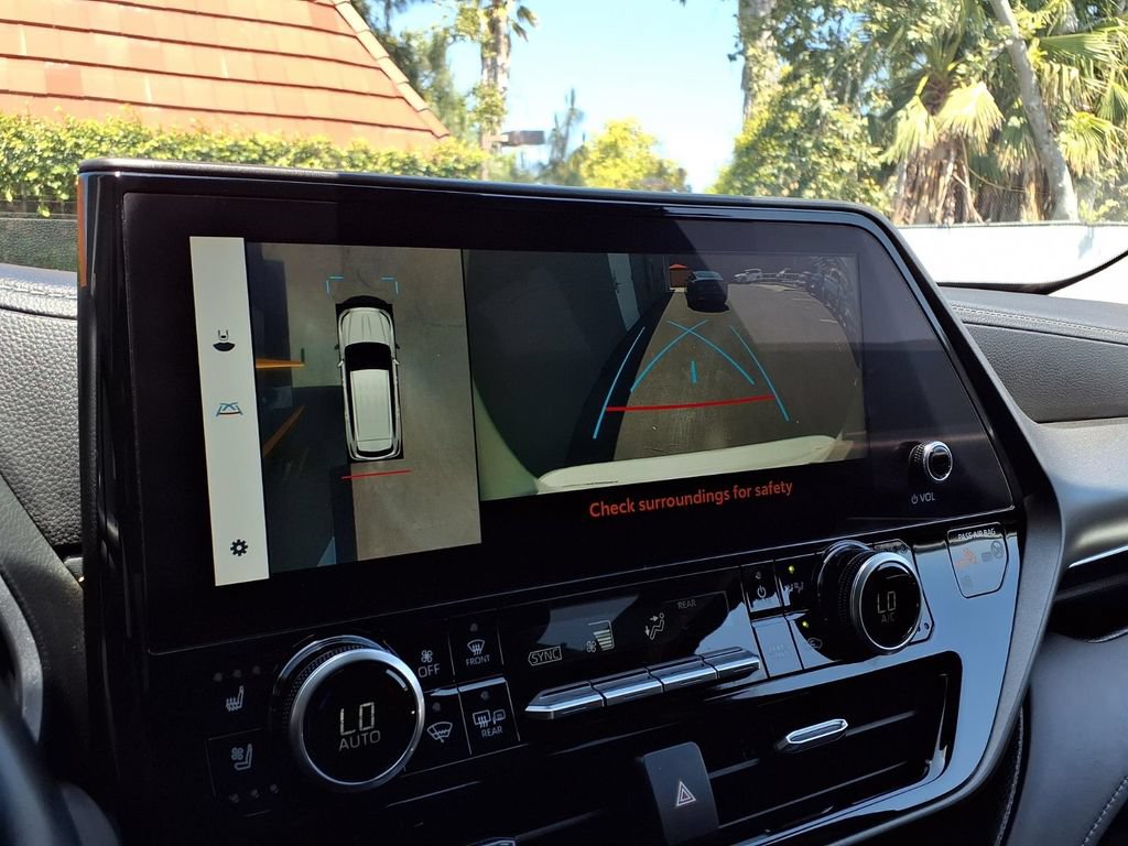 Used 2023 Toyota Highlander Limited FWD image 8