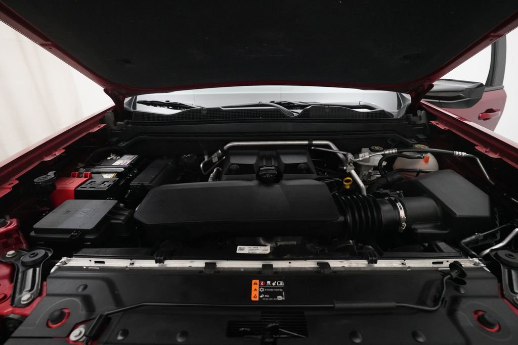 Certified 2024 Chevrolet Colorado Z71 w/ LPO, Dark Essentials Package image 3