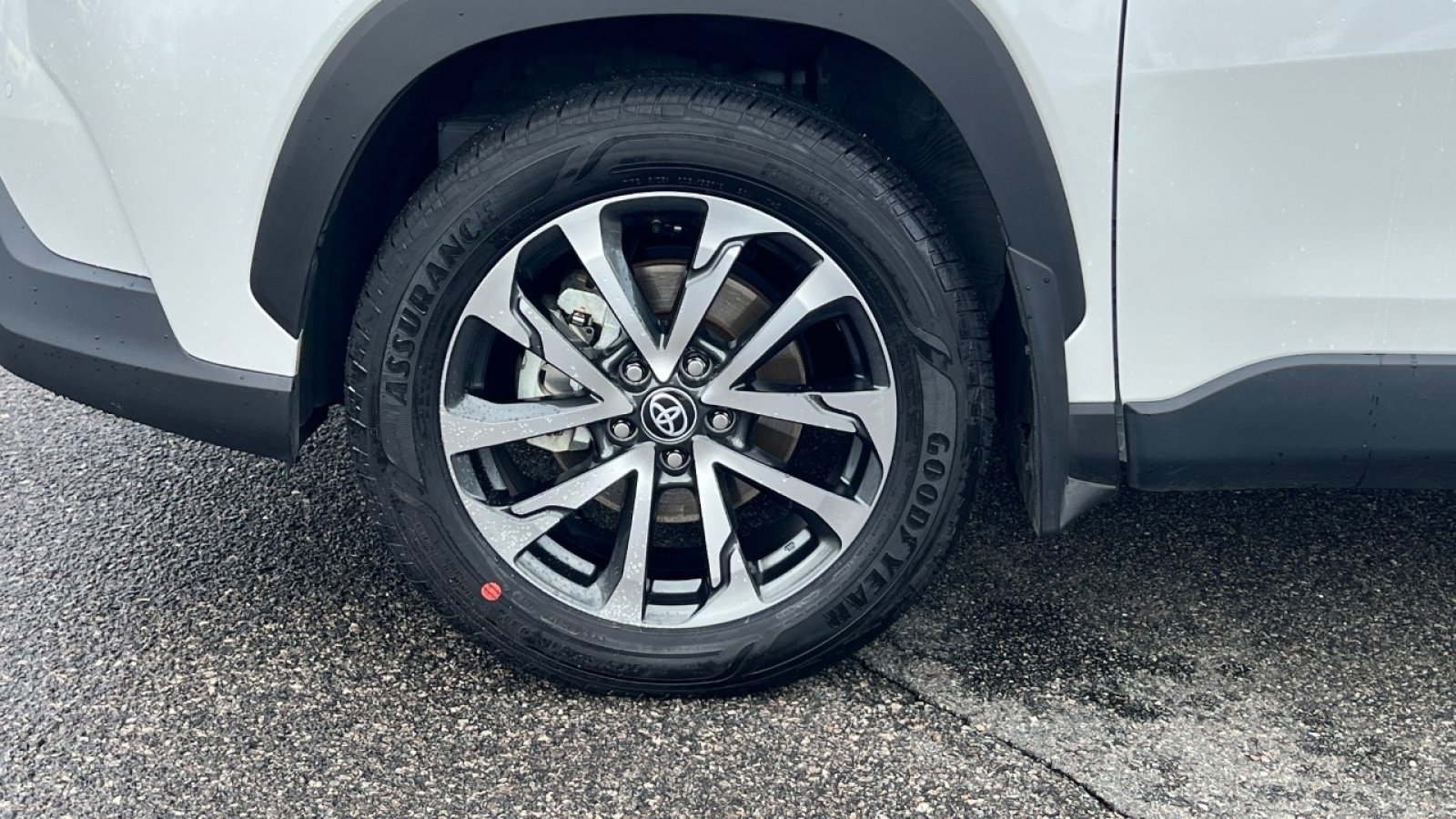 Used 2023 Toyota Corolla Cross XLE w/ Convenience Package image 9