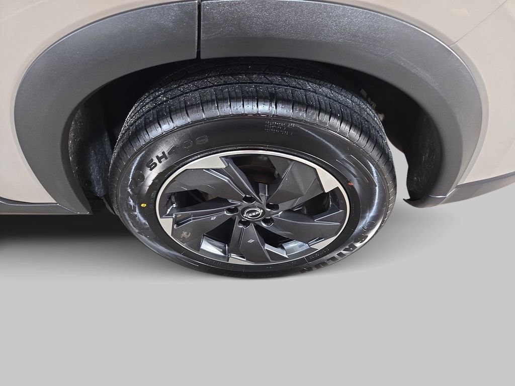Used 2025 Nissan Rogue SV image 34