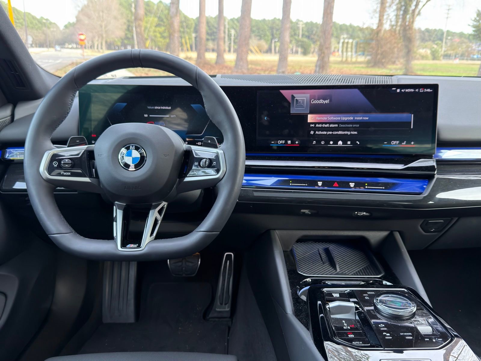 Certified 2025 BMW 540i xDrive w/ M Sport Package image 3