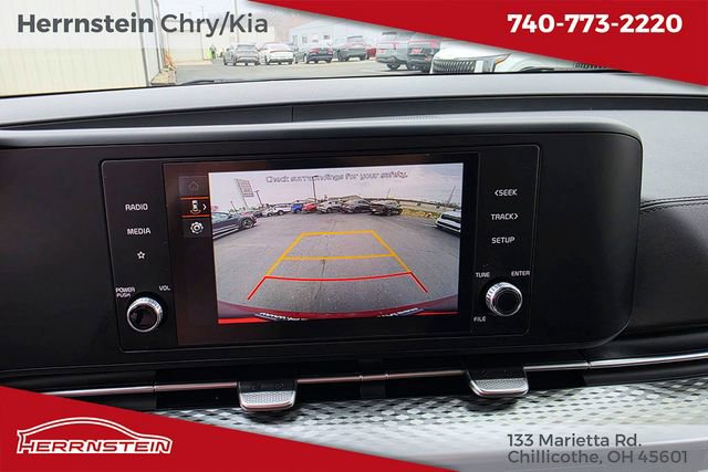 Used 2024 Kia Carnival LX FWD image 18