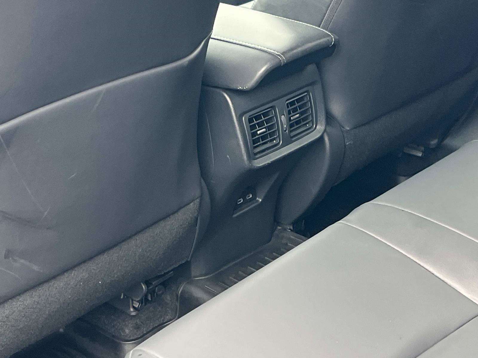 Used 2024 Toyota Venza XLE image 23