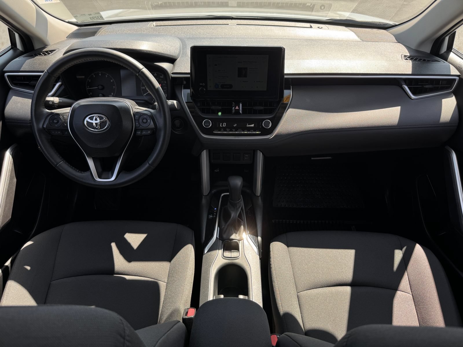 Used 2024 Toyota Corolla Cross LE AWD/4WD image 14