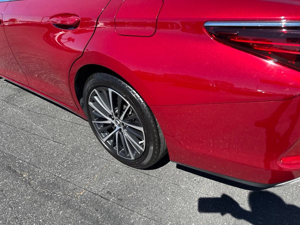 Used 2025 Lexus ES 350 w/ Premium Package FWD image 9