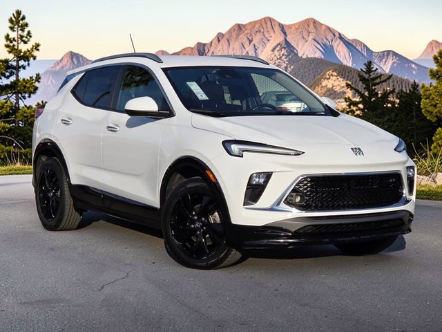 Used 2024 Buick Encore GX Sport Touring image 2