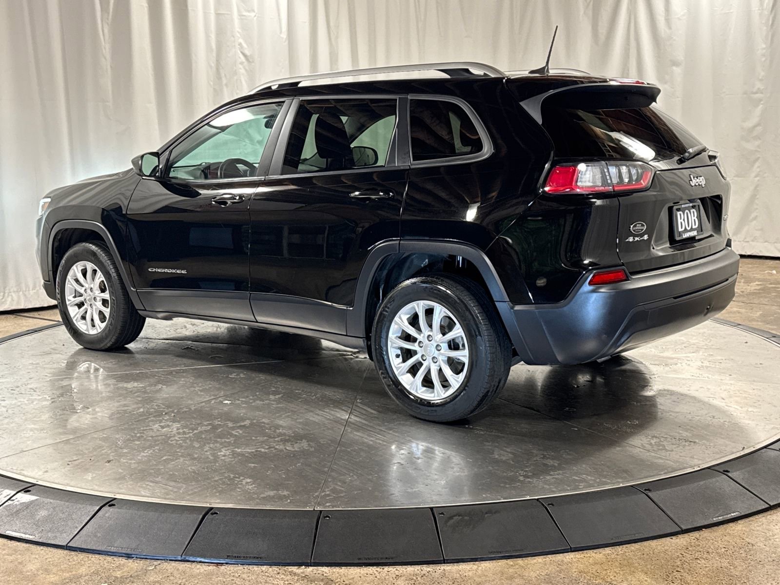 Used 2020 Jeep Cherokee Latitude w/ Cold Weather Group image 7