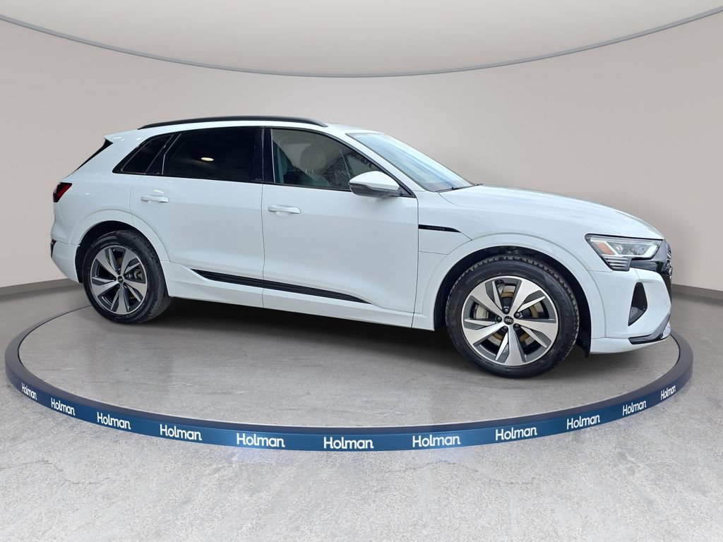 Used 2024 Audi Q8 e-tron Premium Plus AWD/4WD image 5