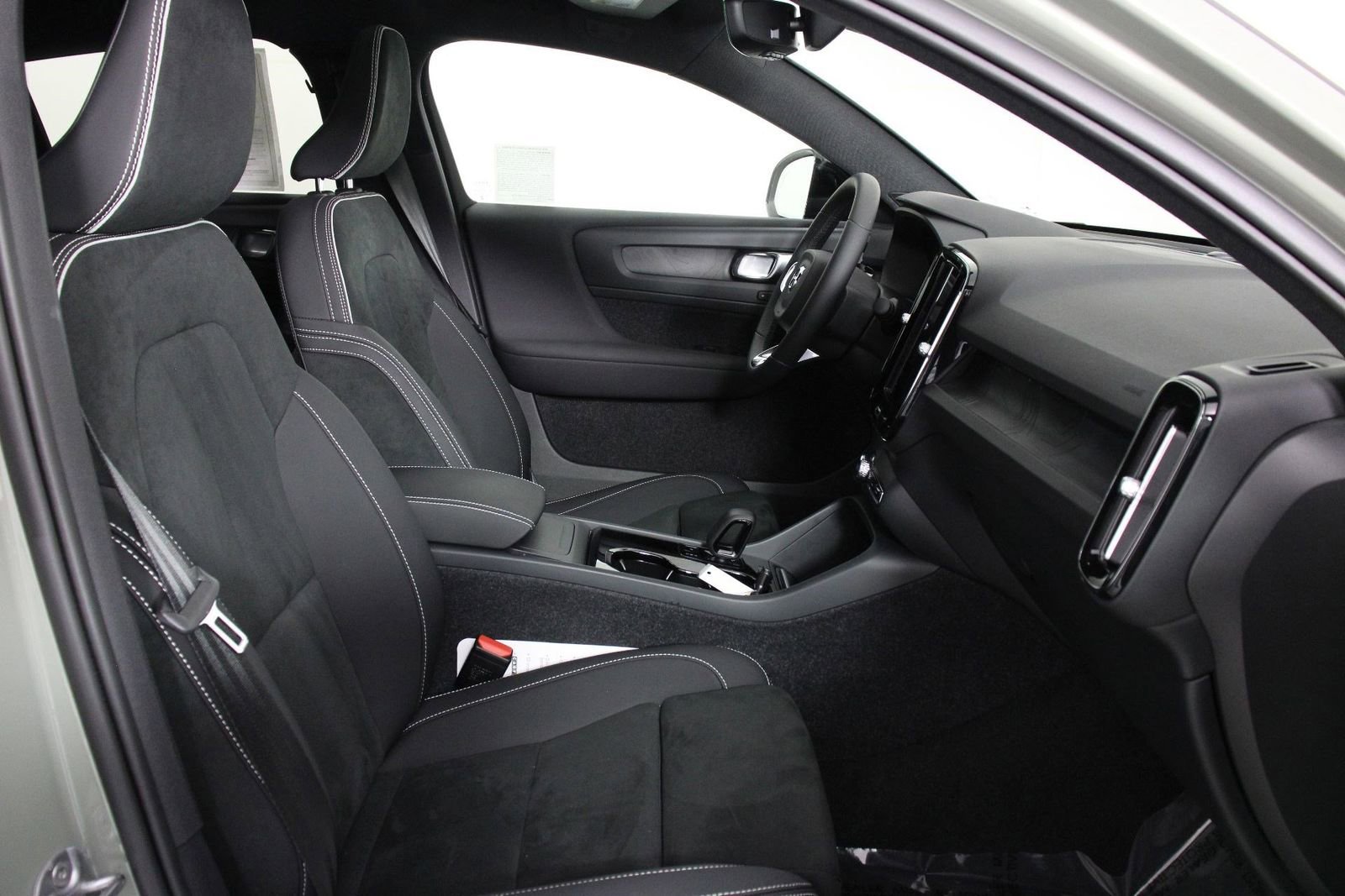 Used 2023 Volvo C40 P8 Recharge Plus AWD/4WD image 27