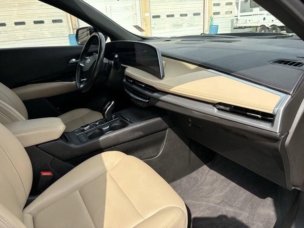 Used 2024 Cadillac XT4 Luxury w/ Cold Weather Package image 24