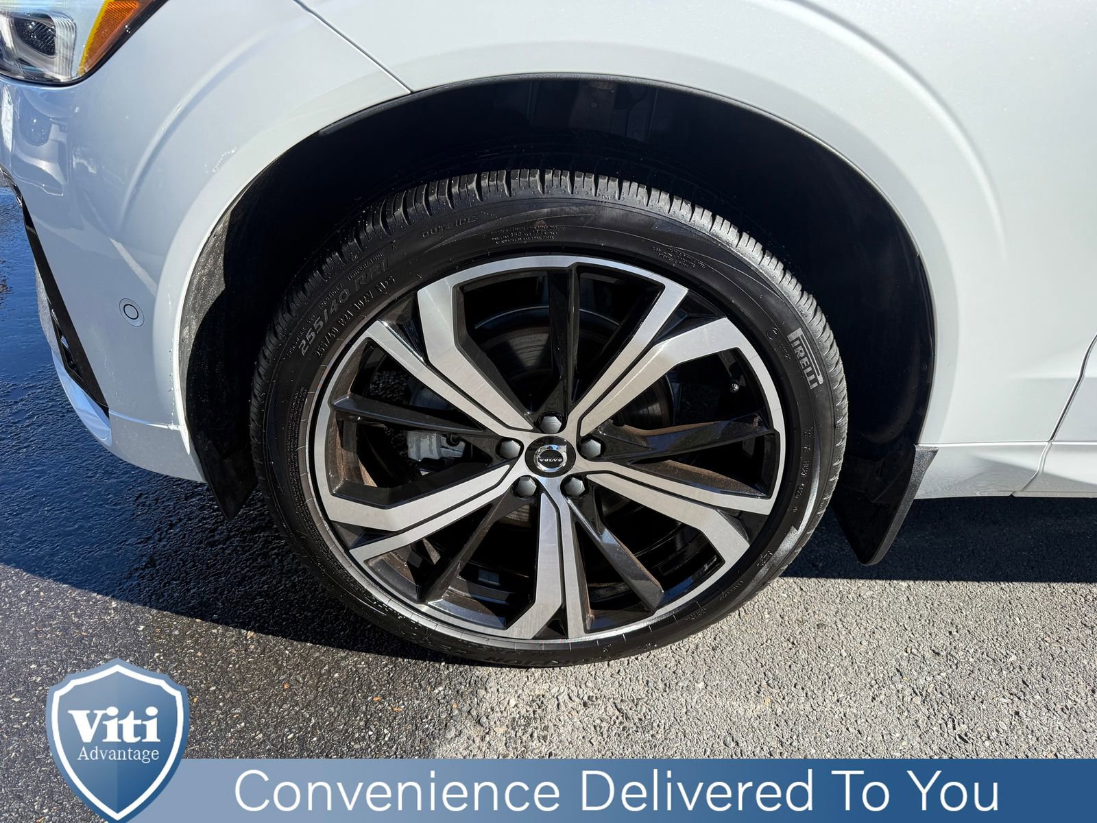 Certified 2023 Volvo XC60 B5 Ultimate w/ Climate Package image 12