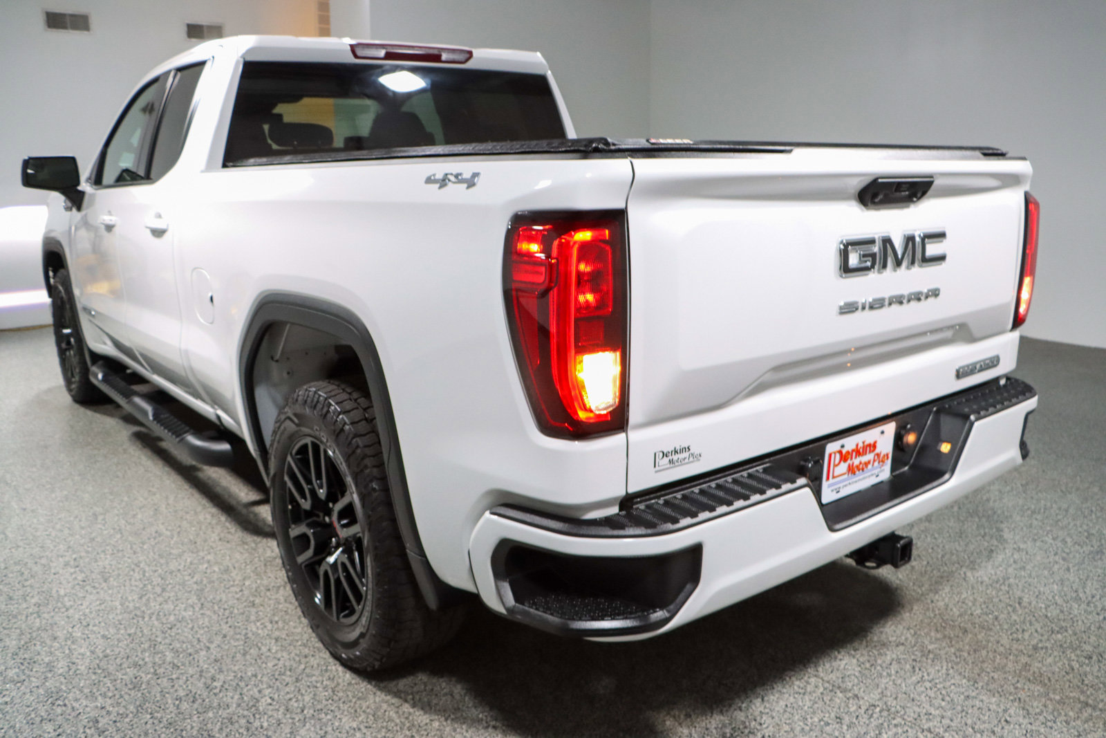Used 2023 GMC Sierra 1500 Elevation image 9