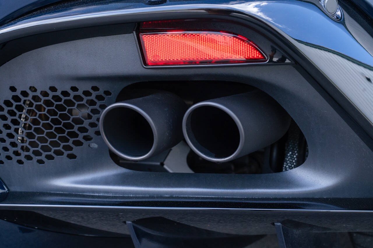 Used 2020 Aston Martin V8 Vantage Coupe RWD image 58