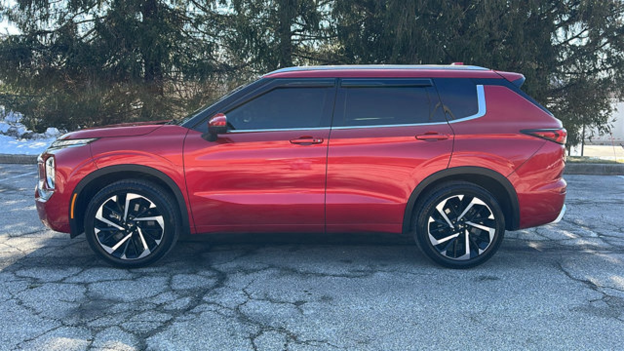 Used 2022 Mitsubishi Outlander SEL image 28