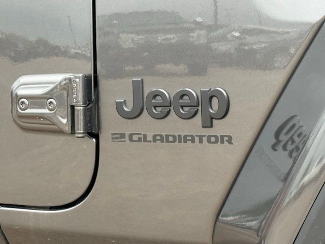 Used 2023 Jeep Gladiator Sport image 9