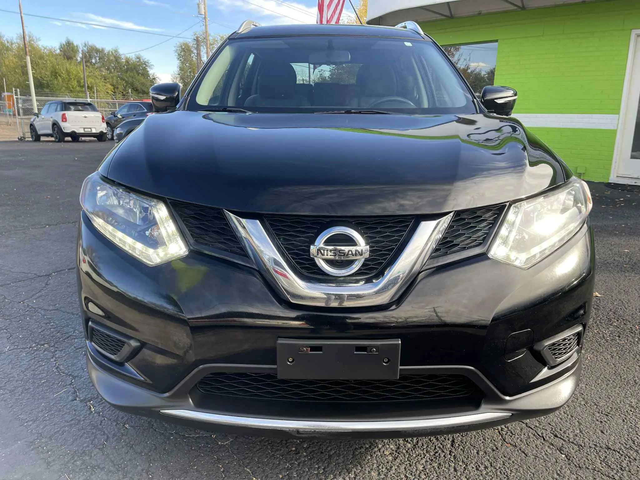 Used 2015 Nissan Rogue SV w/ SV Premium Package image 2
