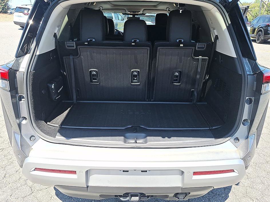 Used 2025 Nissan Pathfinder Platinum w/ Cargo Package FWD image 24