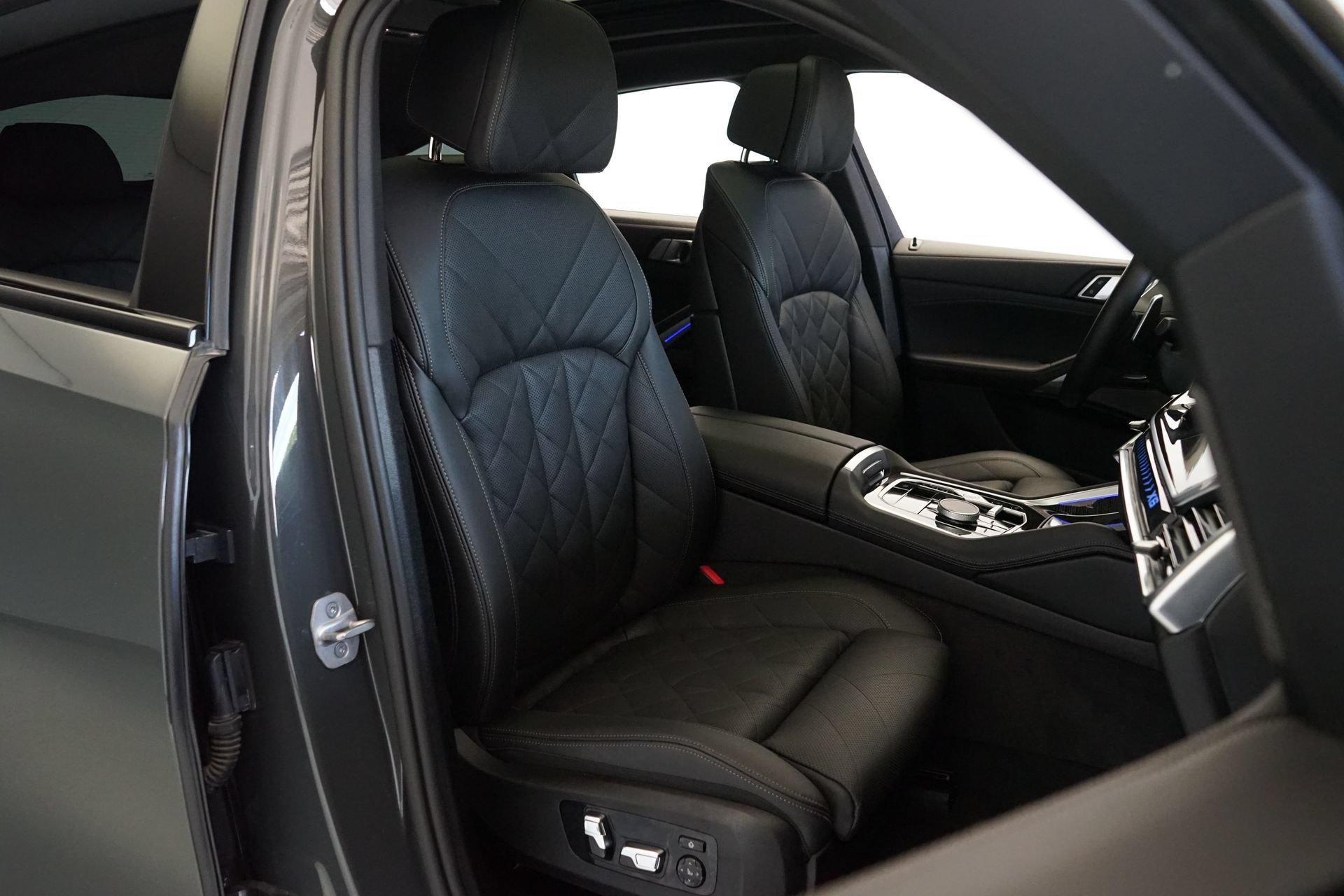 Used 2026 BMW X6 xDrive40i AWD/4WD image 9