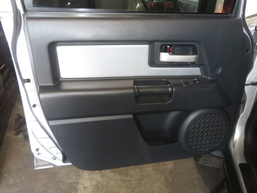 Used 2007 Toyota FJ Cruiser 4WD image 16