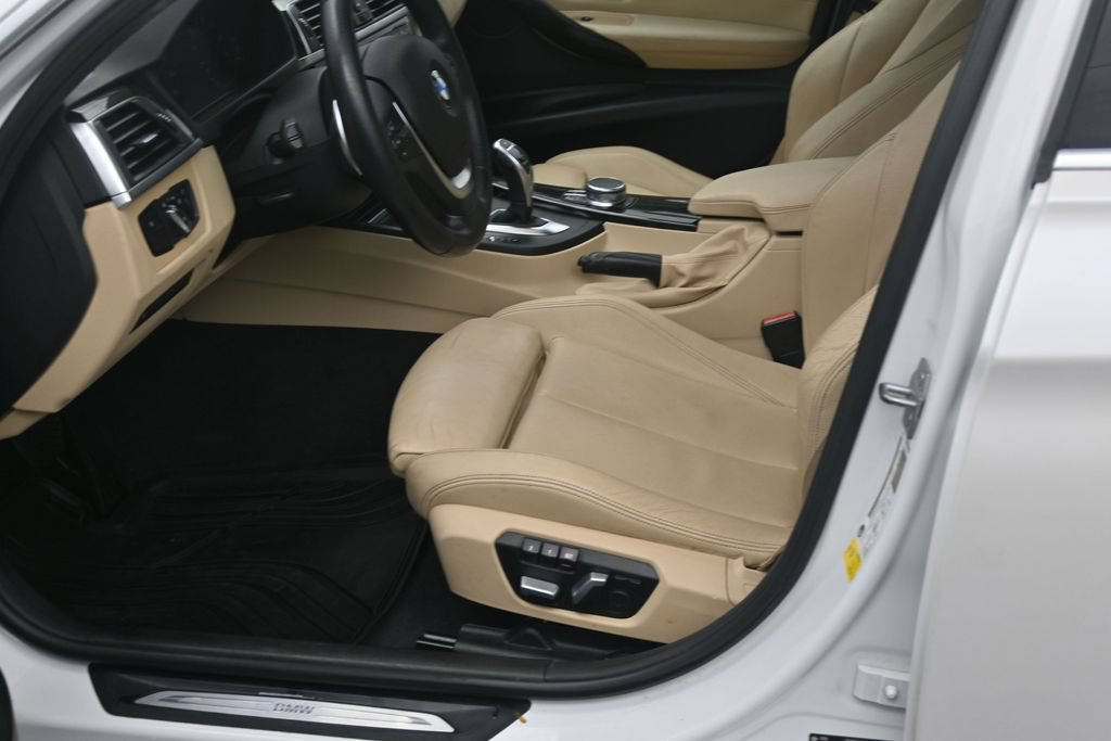 Used 2018 BMW 330i Sedan RWD image 10